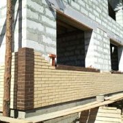 Декорација кућа од газираног бетона: преглед материјала