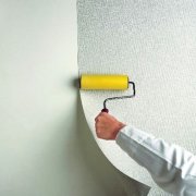 Melekatkan kertas dinding di tanah liat: lakukan sendiri mengikut semua peraturan