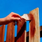 Боя за дървена ограда: коя да изберете