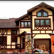 Casa in legno: cosa può fare la decorazione della facciata
