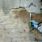 Comment renforcer le plâtre en ruine?