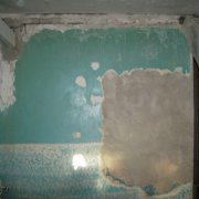 Come rimuovere rapidamente la pittura ad olio da un muro