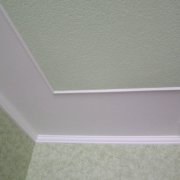 Kaip dažyti tapetus ant lubų pagal instrukcijas
