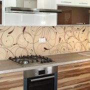 ألواح المطبخ على الحائط: قواعد الاختيار وخيارات التركيب