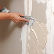 Ang drywall plastering ay nagsisimula sa pagpili ng materyal
