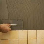 Aligning the walls in the bathroom with tiles for different surfaces