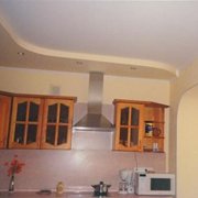 Hoe het plafond in de keuken te schilderen: kies een verf