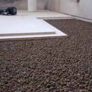Išsiplėtęs molio grindų lygintuvas: kaip tai padaryti