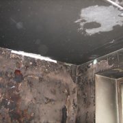 Πώς και τι να πλένετε τοίχους μετά από φωτιά