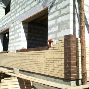 Facing expanded clay blocks with brick: features of the work