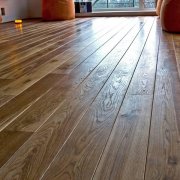 How to paint a wooden floor in the country: recommendations for the selection of paints and varnishes