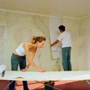 Melekatkan kertas dinding pada cat minyak: cara melakukannya dengan betul