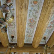 Il rivestimento del soffitto nell'appartamento: decorazione in diverse aree della stanza