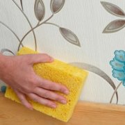 Cara mencuci kertas dinding bukan tenunan dengan betul