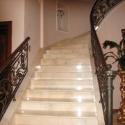 Facing the stairs with tiles inexpensively and efficiently