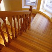 Hoàn thiện cầu thang bằng gỗ và sàn gỗ: làm đúng