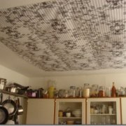 السقف في المطبخ: خيارات لمواد التشطيب