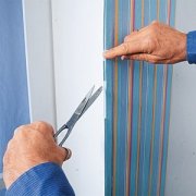 How to glue non-woven wallpaper correctly