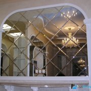 Spiegelpaneel aan de muur: hoe te gebruiken voor decoratie