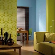 Let's consider what is better: decorative plaster or wallpaper