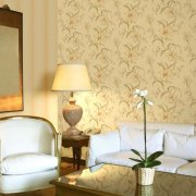 The difference between vinyl and non-woven wallpaper: consider in detail