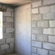 جدران معجون الخرسانة الخلوية - ميزات اختيار المواد والعمل