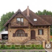 Casa in legno: rivestimento in pietra - pratico e favoloso