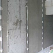 Alignement des murs avec du plâtre selon toutes les règles