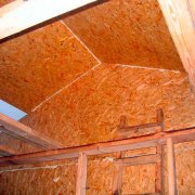 كيف يمكنني طلاء السقف بشكل صحيح بحيث يبقى نسيج OSB مرئيًا؟