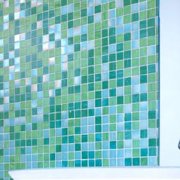 Revestimento com mosaicos de paredes, pisos e outras superfícies