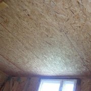 Trang trí trần nhà bằng gạch OSB: quy tắc thực hiện