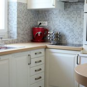 Comment et par quoi vous pouvez vous-même polir la mosaïque dans la cuisine