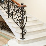 Marble staircase lining: luxury and practicality