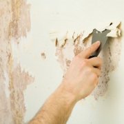 Comment enlever le vieux plâtre des murs sans problème