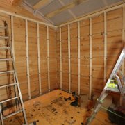 Revestimento de parede de gesso cartonado em uma casa de madeira: vários segredos do reparo de alta qualidade