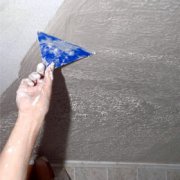 كيفية إزالة ورق الحائط من السقف: تعليمات