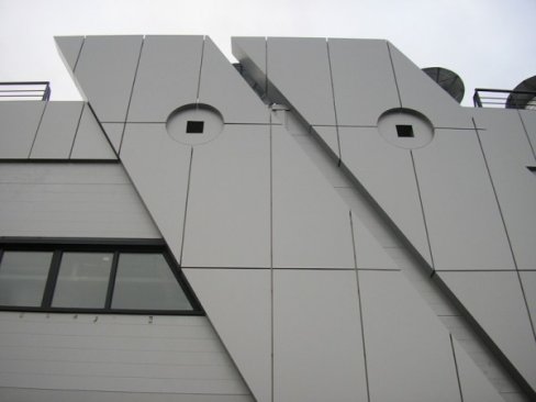 Bardage de façade avec panneaux composites en aluminium