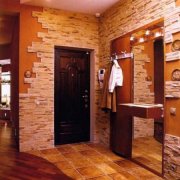 Décorer le couloir avec de la pierre décorative: idées d'intérieur
