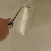 Como remover tinta à base de água do teto