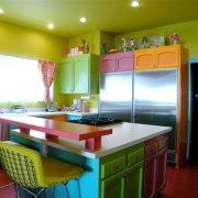 Pasirinkite, kokia spalva dažyti virtuvę