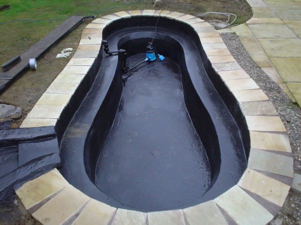 Bituminous waterproofing of the pool