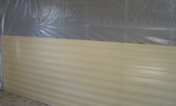 Installation af paneler oven på en dampbarriere