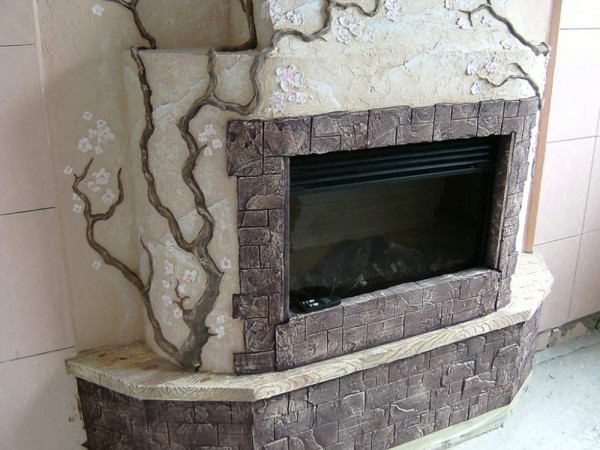 L'utilisation de plâtre décoratif dans la décoration de la cheminée