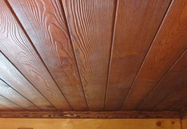 Décoration de plafond en bois