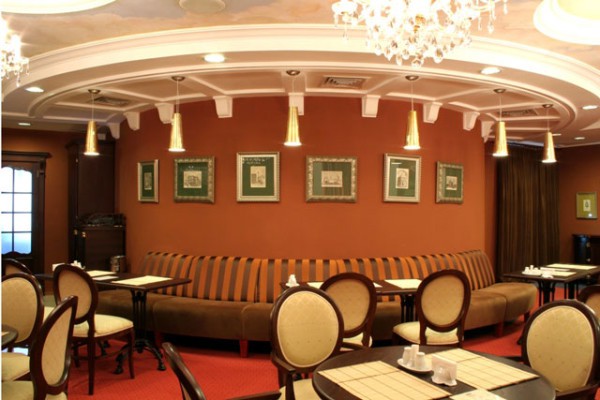 Papel pintado de fieltro en el interior del restaurante.