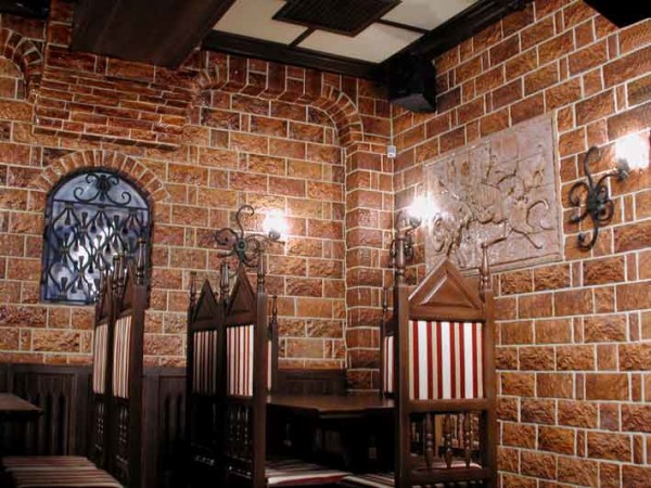 Terracotta tiles in the walls of the restaurant
