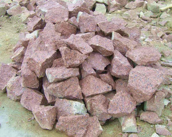 Kas yra skalda granito akmuo
