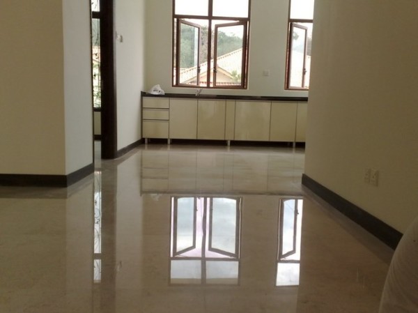 Floor Design: Polished Granite Lining