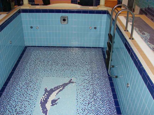 How to choose tiles for swimming pools