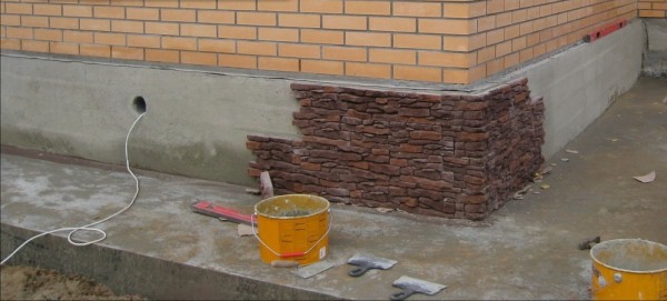 Área cega para revestimento de fachada em pedra